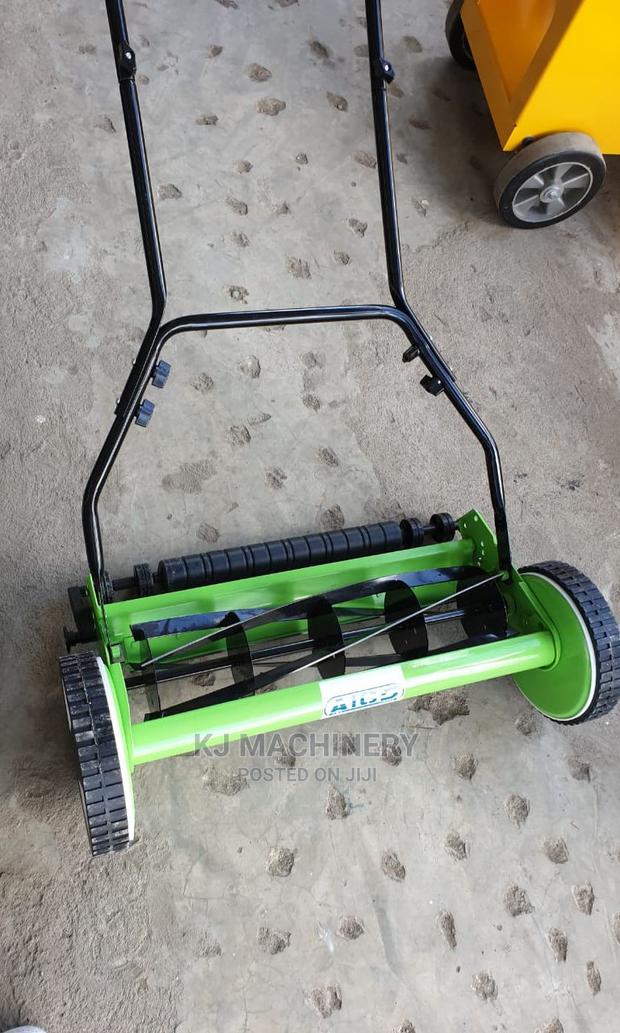 Manual Lawn Mower - main view