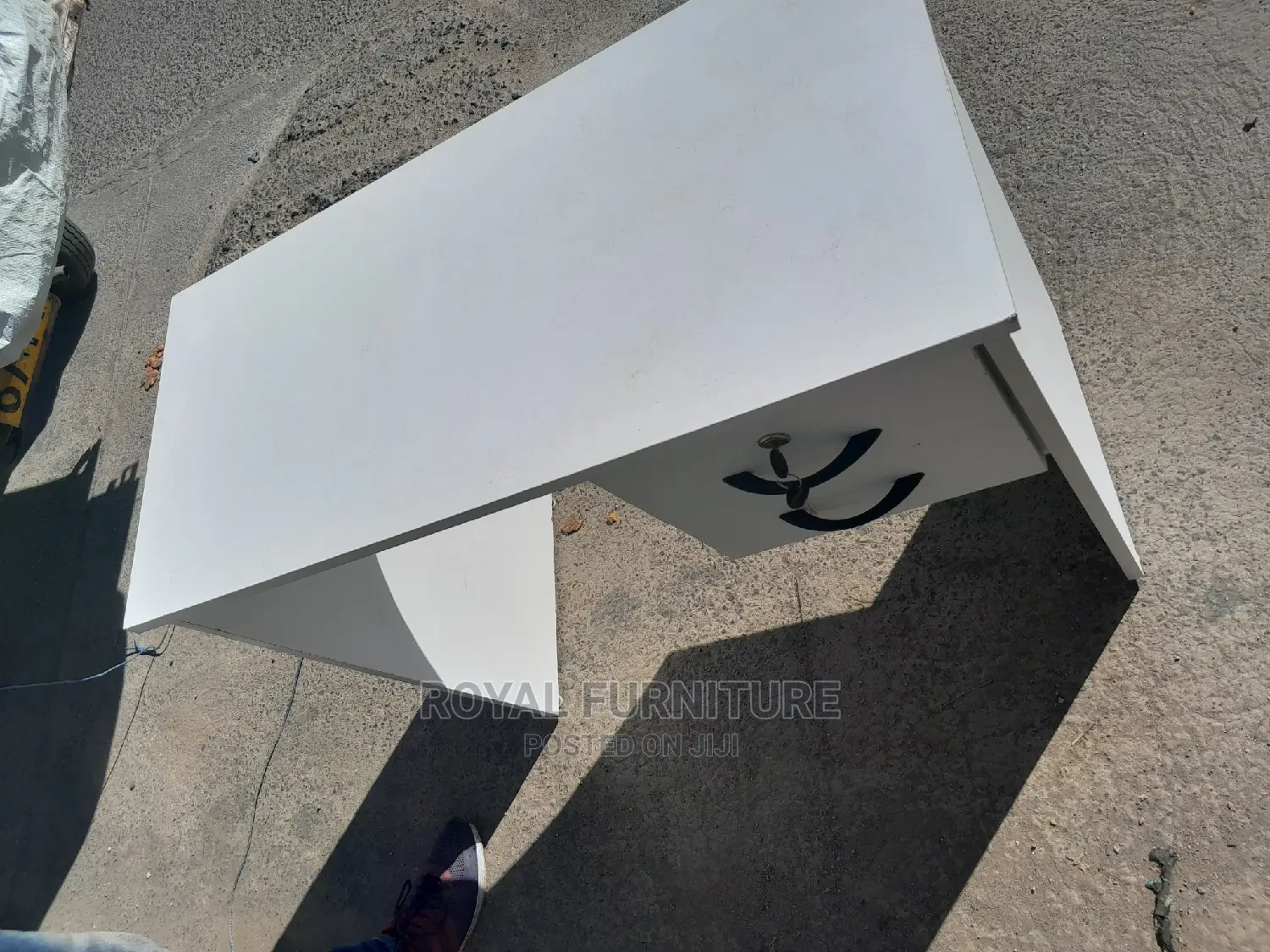 Manicure Table