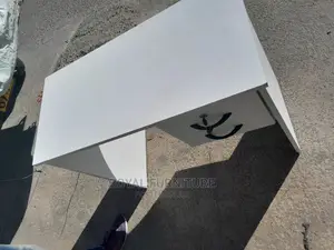 Manicure Table