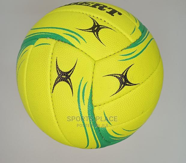Gilbert Netball Ball - thumbnail 3