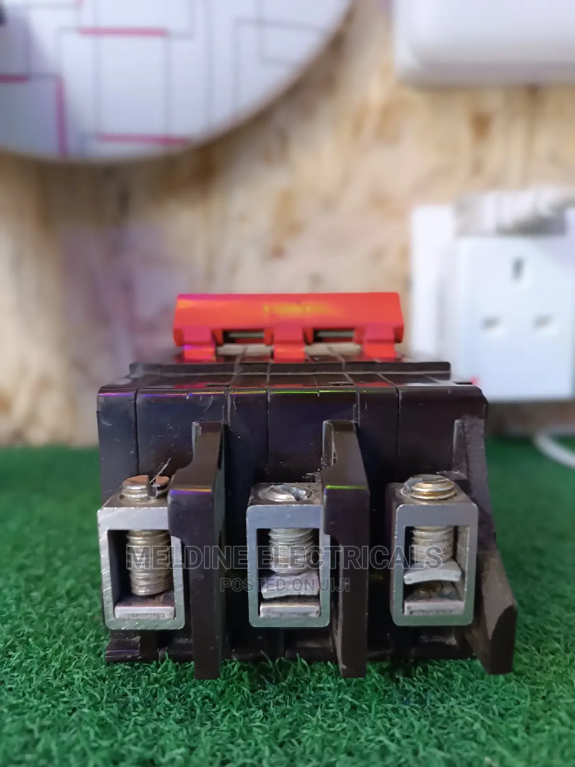 Crabtree Tripple Main Switch 100A
