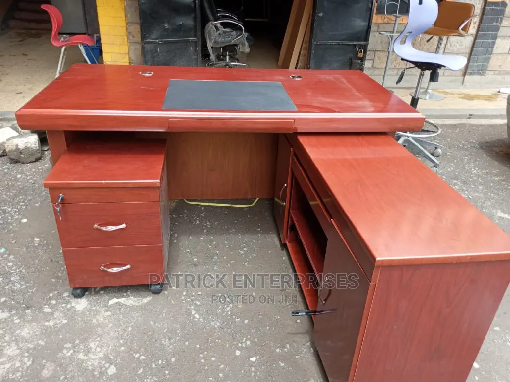Executive Office Desk 1.6 MTRS