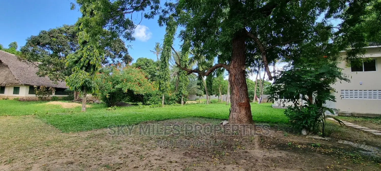 6bdrm Villa in Aloo Drive, Mtwapa for Sale