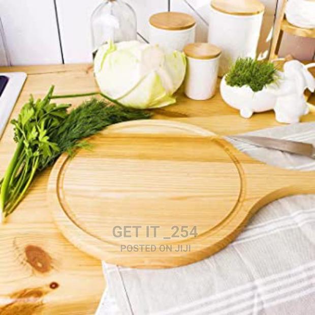 Hard 0.9cm Thick Round Wooden Chopping Board With Handle - thumbnail 3