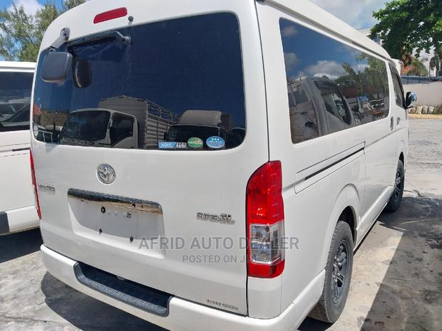 Toyota Regius 2016 White - thumbnail 6