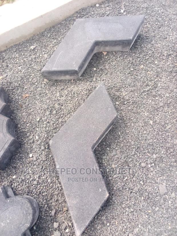 Black/Grey Arrow Cabro Blocks - thumbnail 2