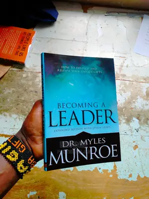 Becoming a Leader Book by Myles Munroe