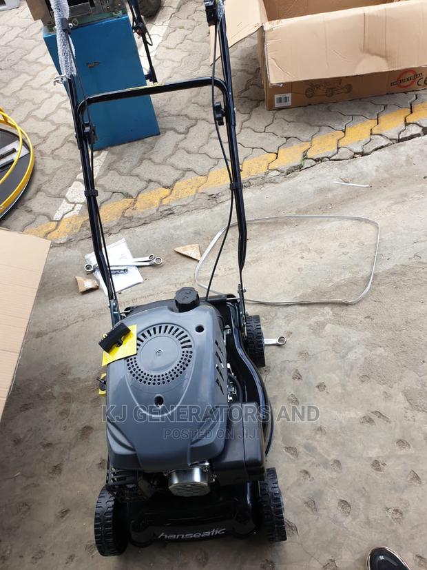 3hp UK Lawn Mower. - thumbnail 2