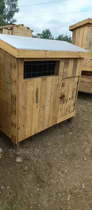 Kennels/ Dog Houses
