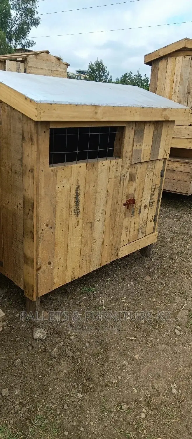 Kennels/ Dog Houses