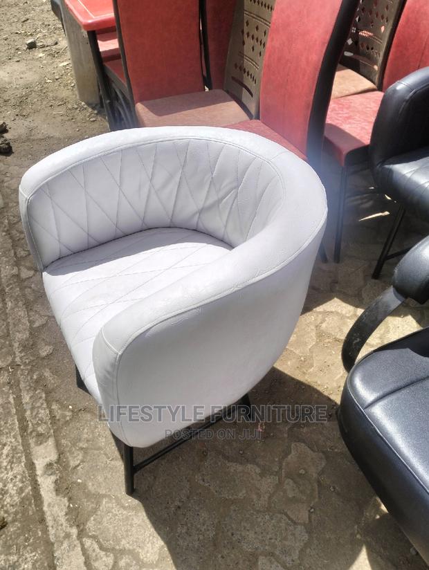 Curved Styling Chair. White - thumbnail 2