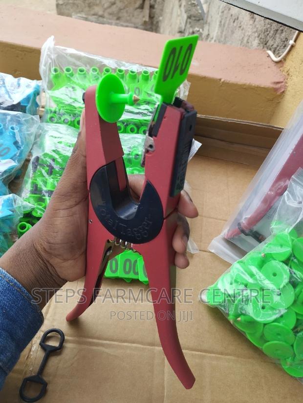 Ear Tagging Machine - main view