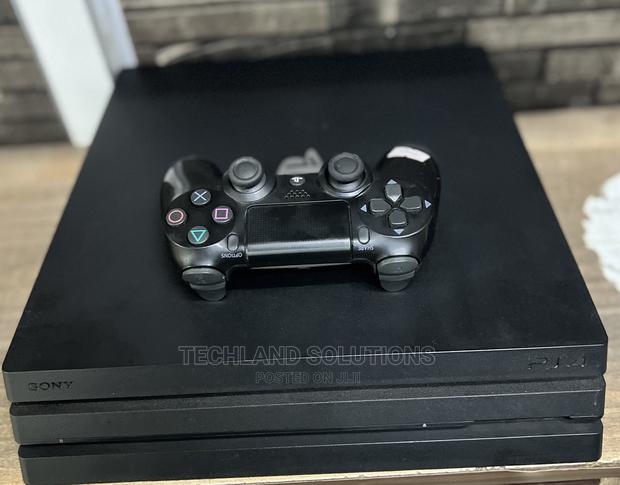 Home Used PS 4 Pro - main view