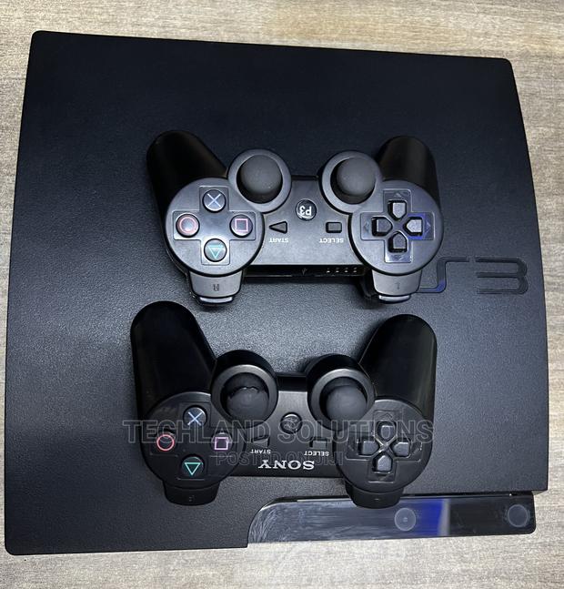 Chipped Ps3 ( 15 Games , 2 Pads - main view