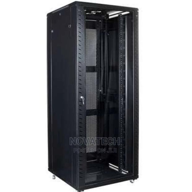 Apkr 42u 600*1000 Network Cabinet - main view