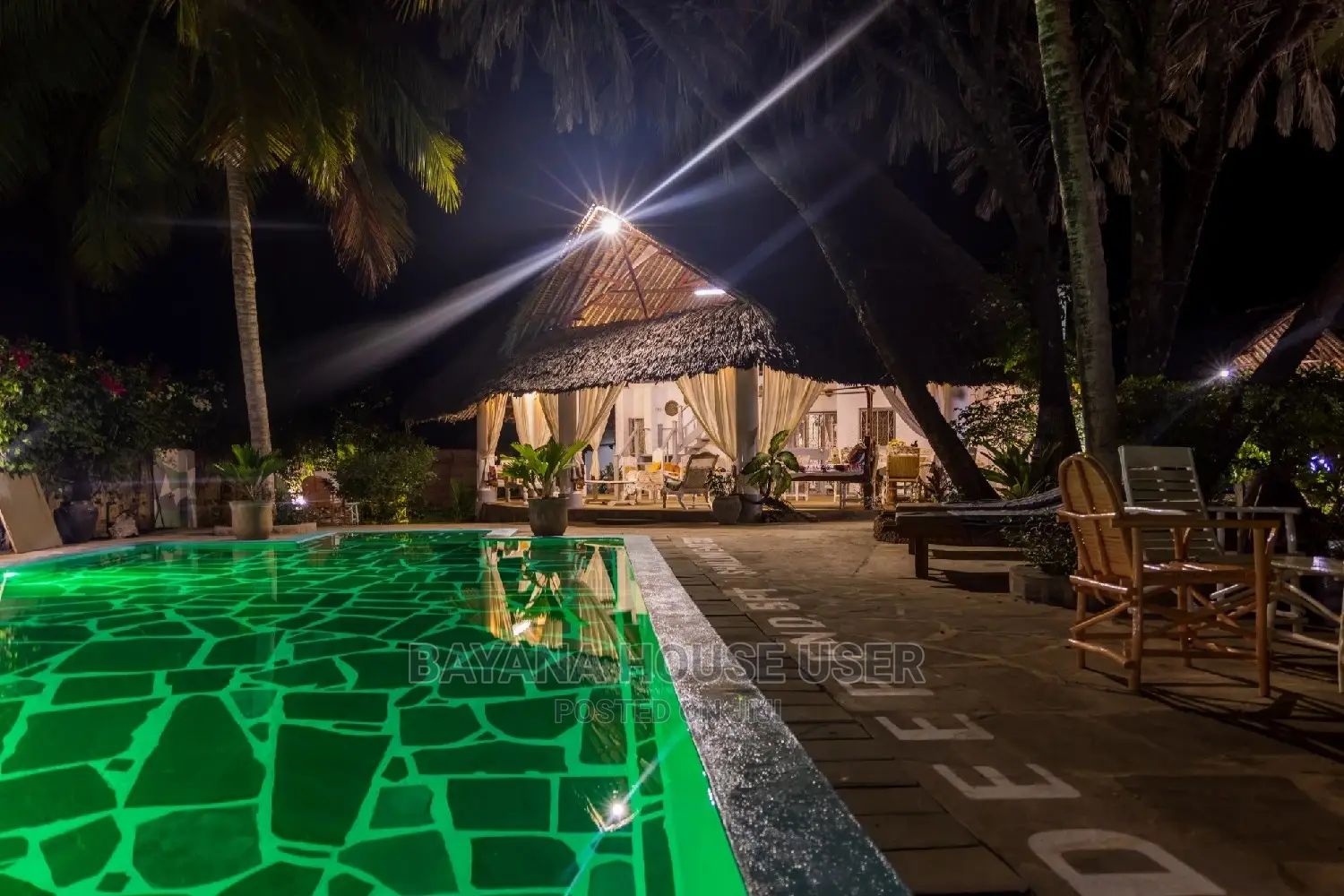 Airbnb 4 Bedroom Sleeps 8+Chef/Cook Inclusive
