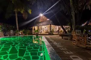 Airbnb 4 Bedroom Sleeps 8+Chef/Cook Inclusive