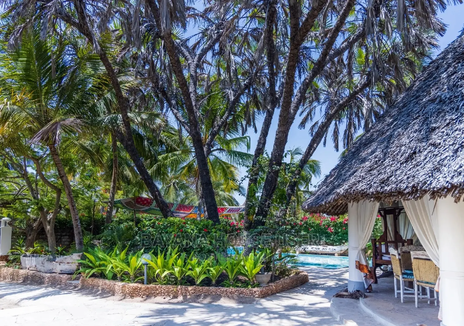 Airbnb 4 Bedroom Sleeps 8+Chef/Cook Inclusive