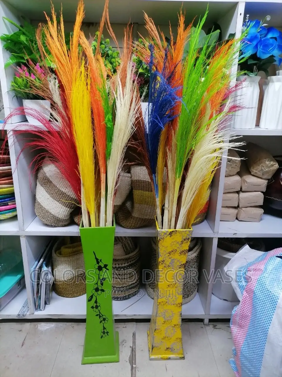 Coloured Pampas Grass+ 60cm Wooden Vase