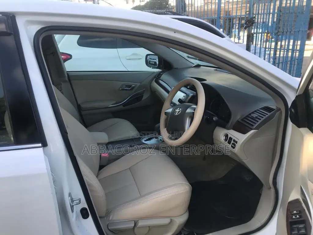 Toyota Premio 1.8 AWD 2012 White