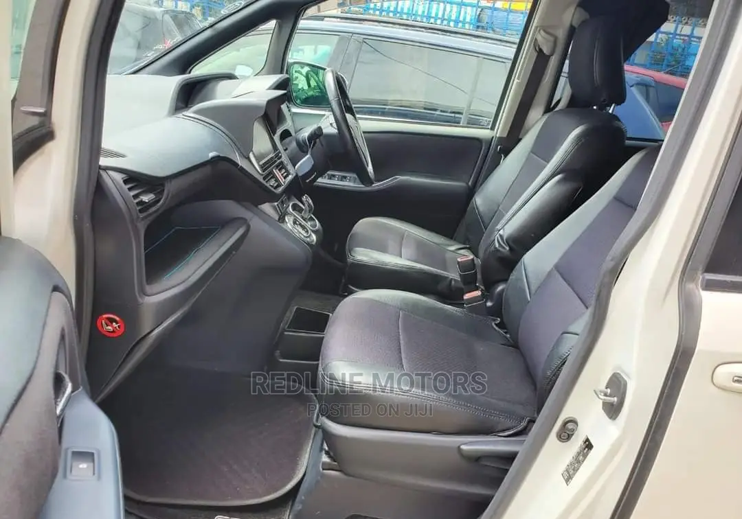 Toyota Noah 1.8 FWD Hybrid (7 Seater) 2016 White