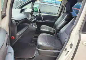 Toyota Noah 1.8 FWD Hybrid (7 Seater) 2016 White