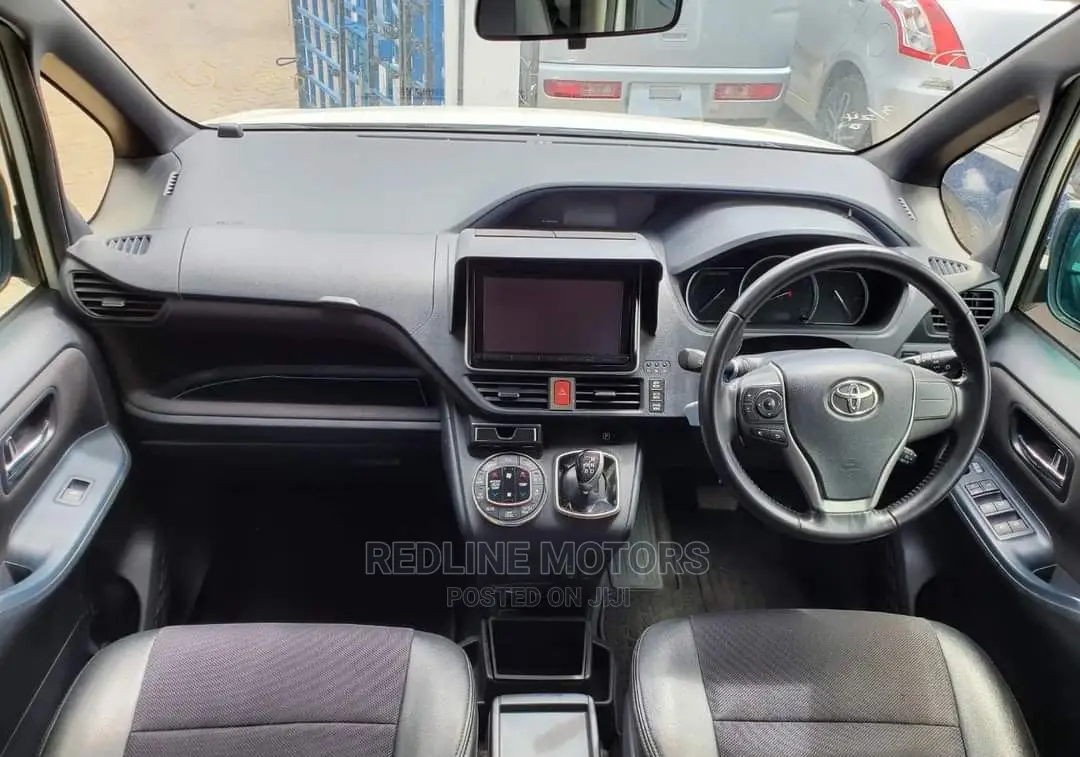 Toyota Noah 1.8 FWD Hybrid (7 Seater) 2016 White