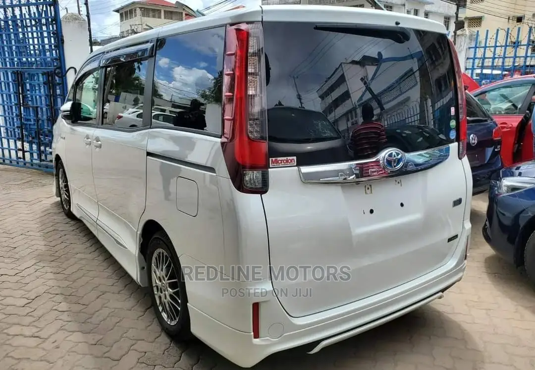 Toyota Noah 1.8 FWD Hybrid (7 Seater) 2016 White