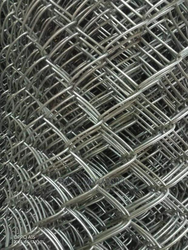 Twisted Edges Heavy Gauge Chainlinks, All Sizes.