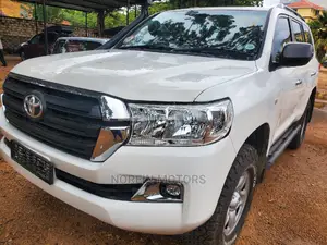 Toyota Land Cruiser Prado 2017 White