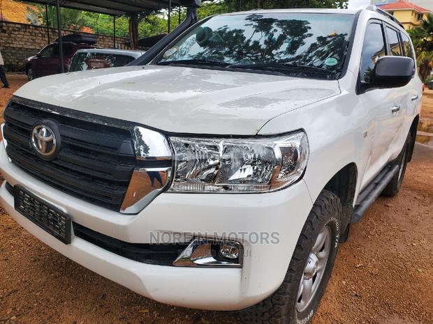 Toyota Land Cruiser Prado 2017 White