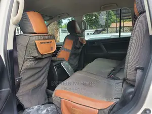 Toyota Land Cruiser Prado 2017 White