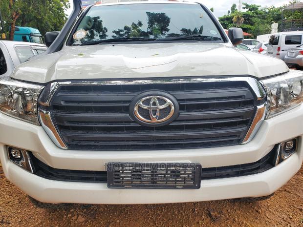 Toyota Land Cruiser Prado 2017 White - thumbnail 12