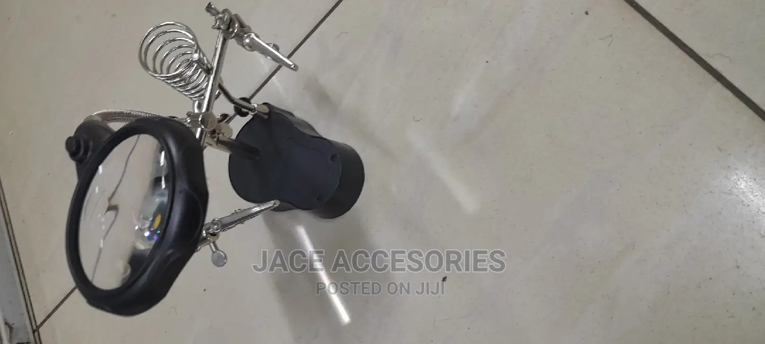 Magnifying Lens for Technicians
