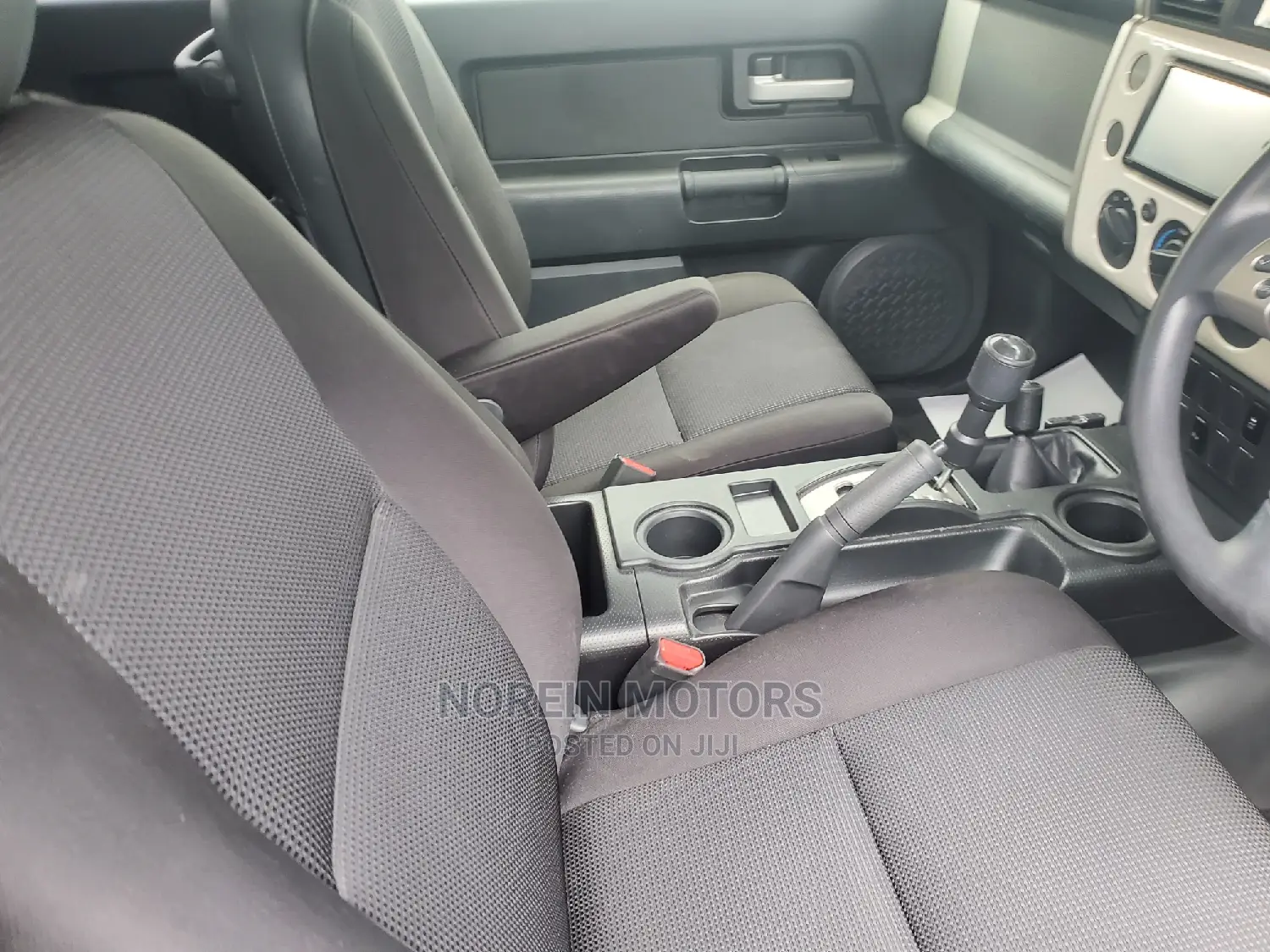 Toyota FJ Cruiser 2016 White