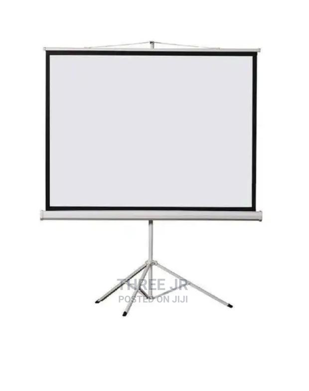 Easy to Set Up Tripod Projection Screens