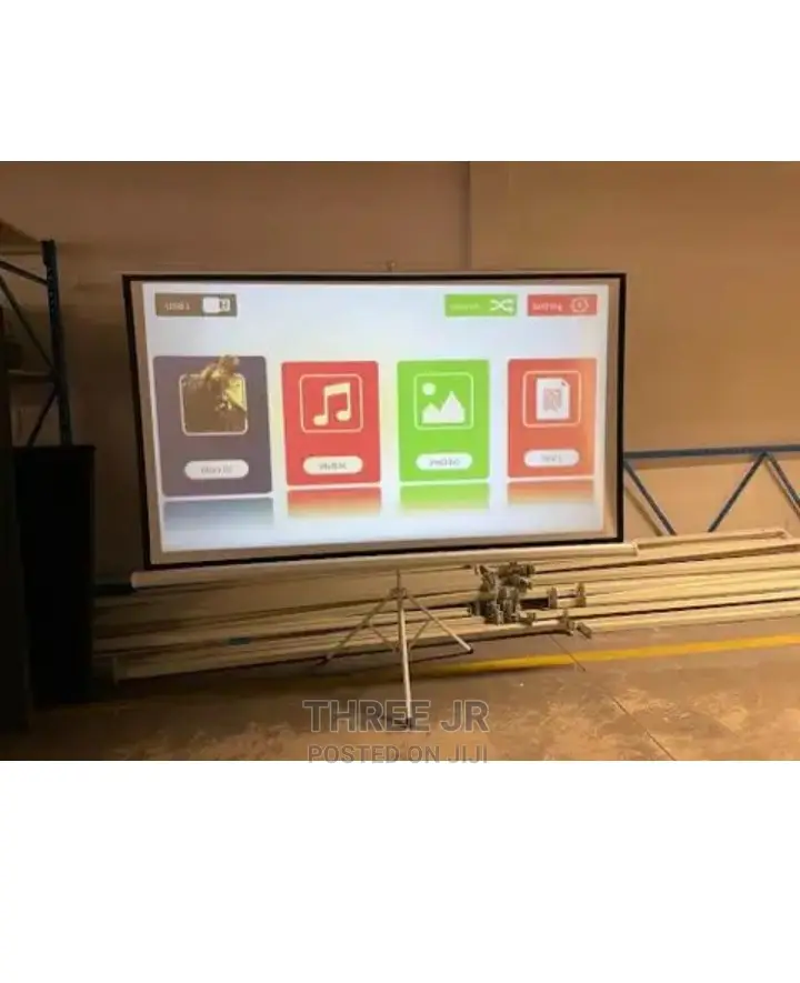 Easy to Set Up Tripod Projection Screens