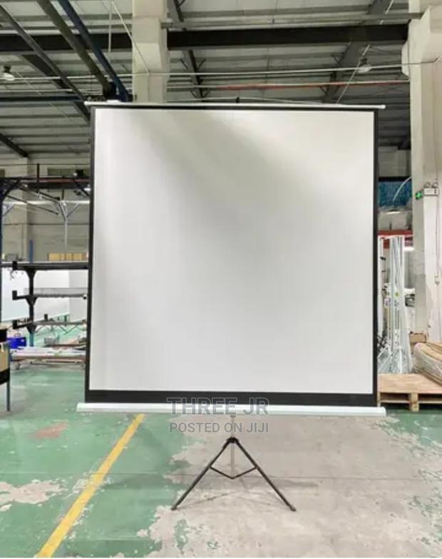 Easy to Set Up Tripod Projection Screens - thumbnail 3