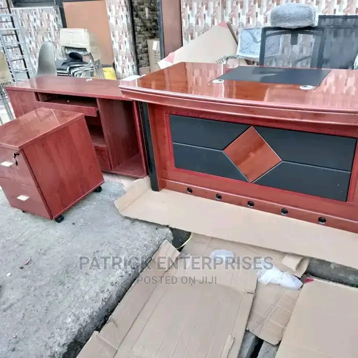 1.6 MTRS Executive Office Desk