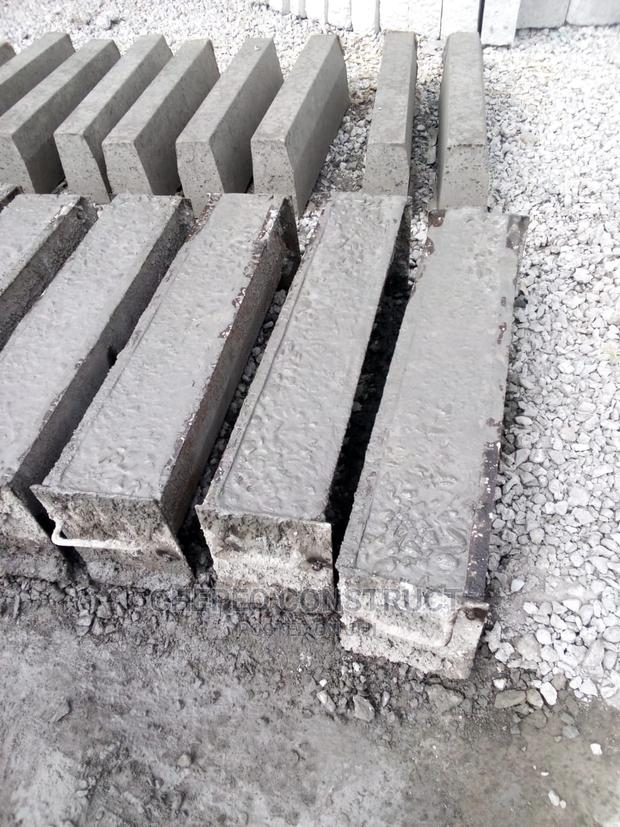 Quality Road Kerbs Moulds - thumbnail 2
