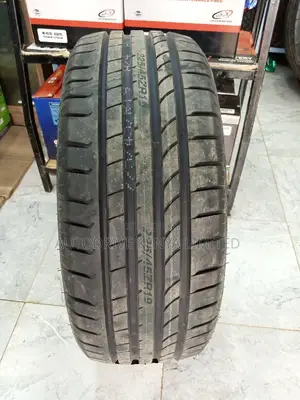 225/45r19 Boto Tyre