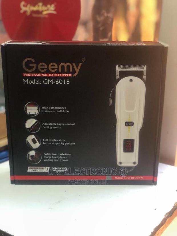 Geemy Rechargeable Shaver - thumbnail 3
