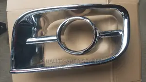Toyota Hiace Foglight Chrome Cover