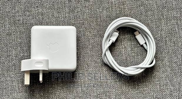 Apple Macbook 61W USB-C Power Adapter With Cable