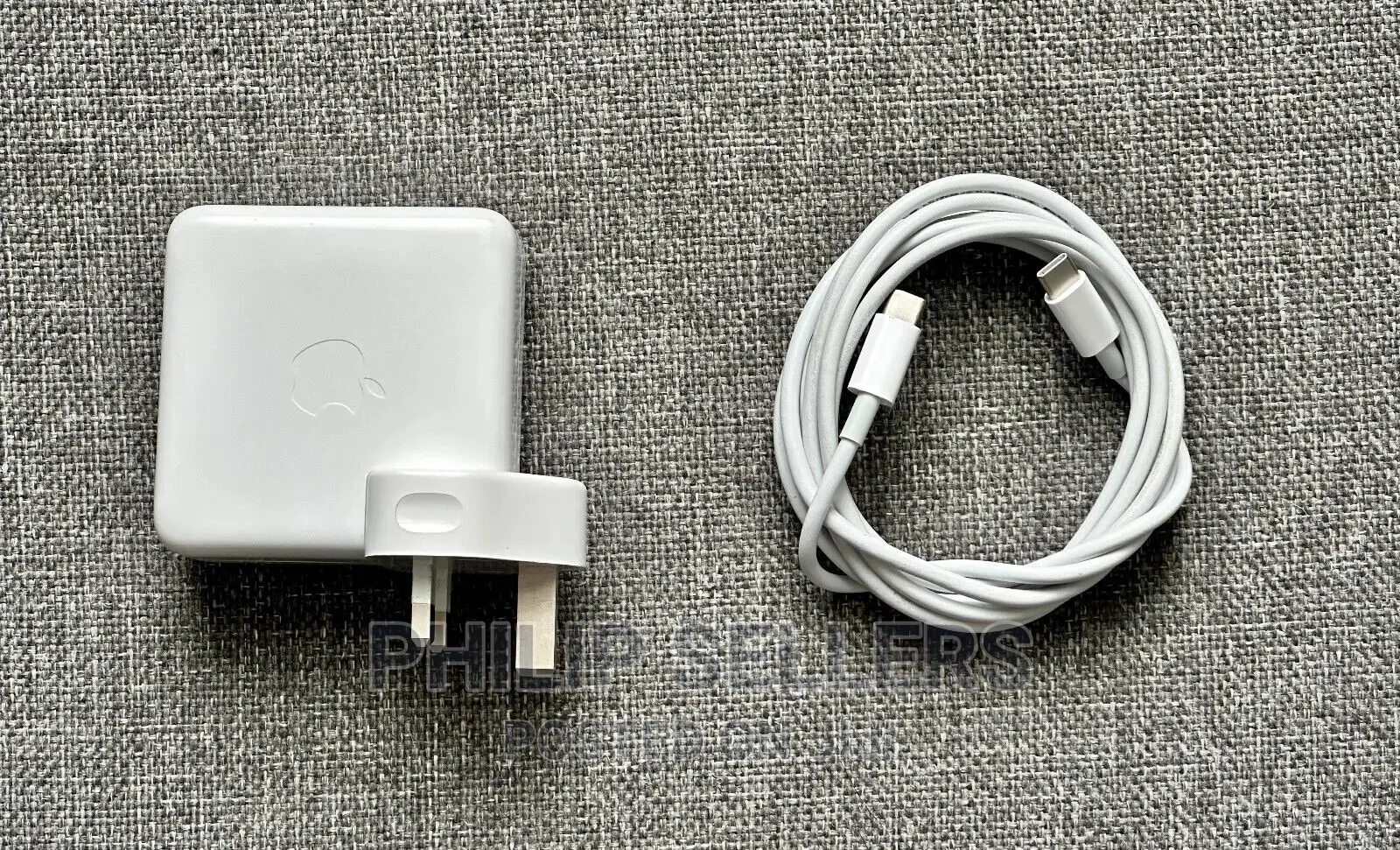 Apple Macbook 61W USB-C Power Adapter With Cable