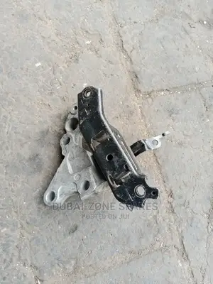 Engine Mount Daihatsu Mira.