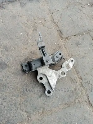 Engine Mount Daihatsu Mira.
