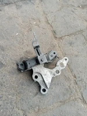 Engine Mount Daihatsu Mira.