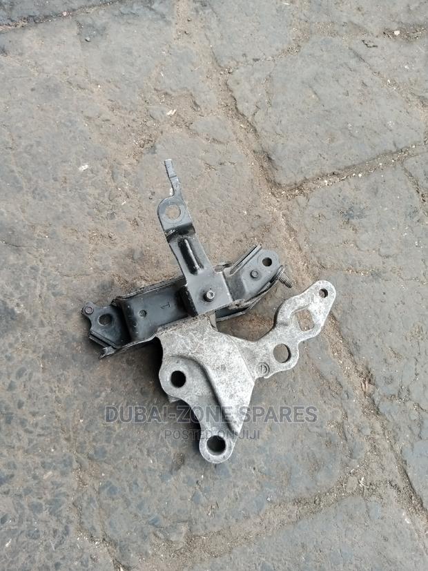 Engine Mount Daihatsu Mira.