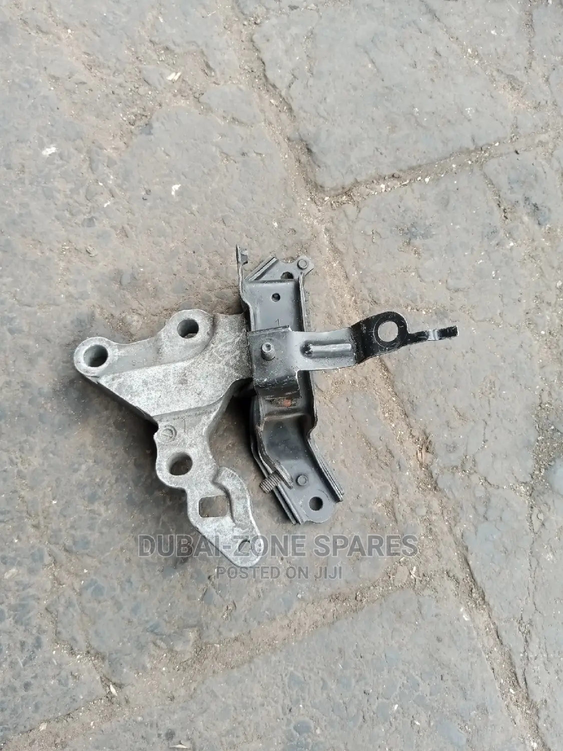 Engine Mount Daihatsu Mira.